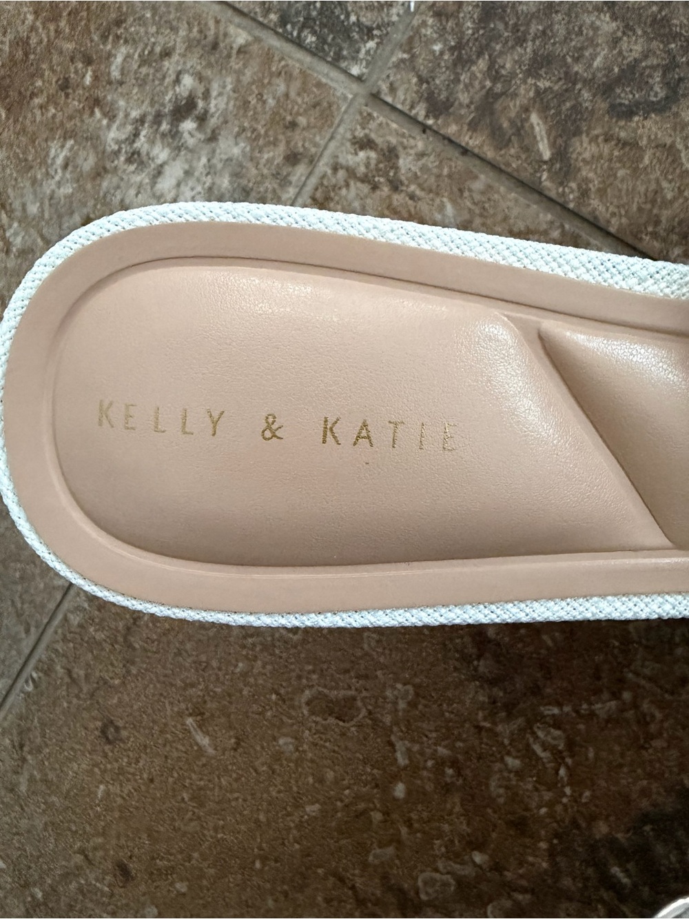 Kelly & Katie Jamet Pump - Picture 6 of 8